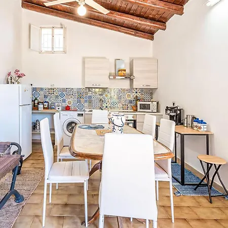 2 Bedroom In Holiday home Noto